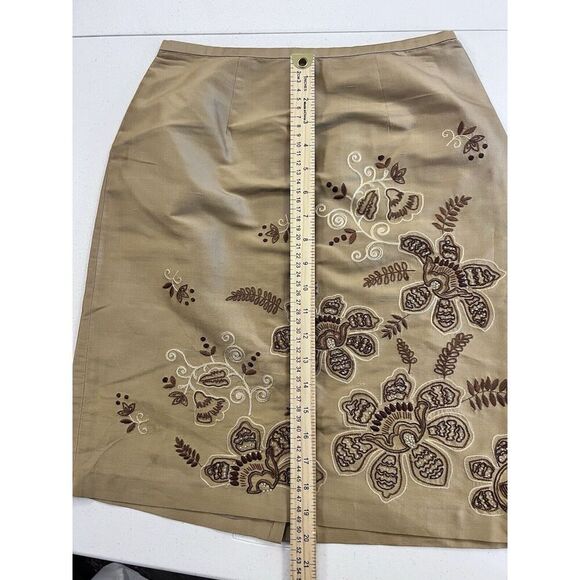 Ann Taylor 100% Silk Skirt SZ 2 Petite Knee Length Lined Pencil Embroidered Gold - Picture 3 of 6
